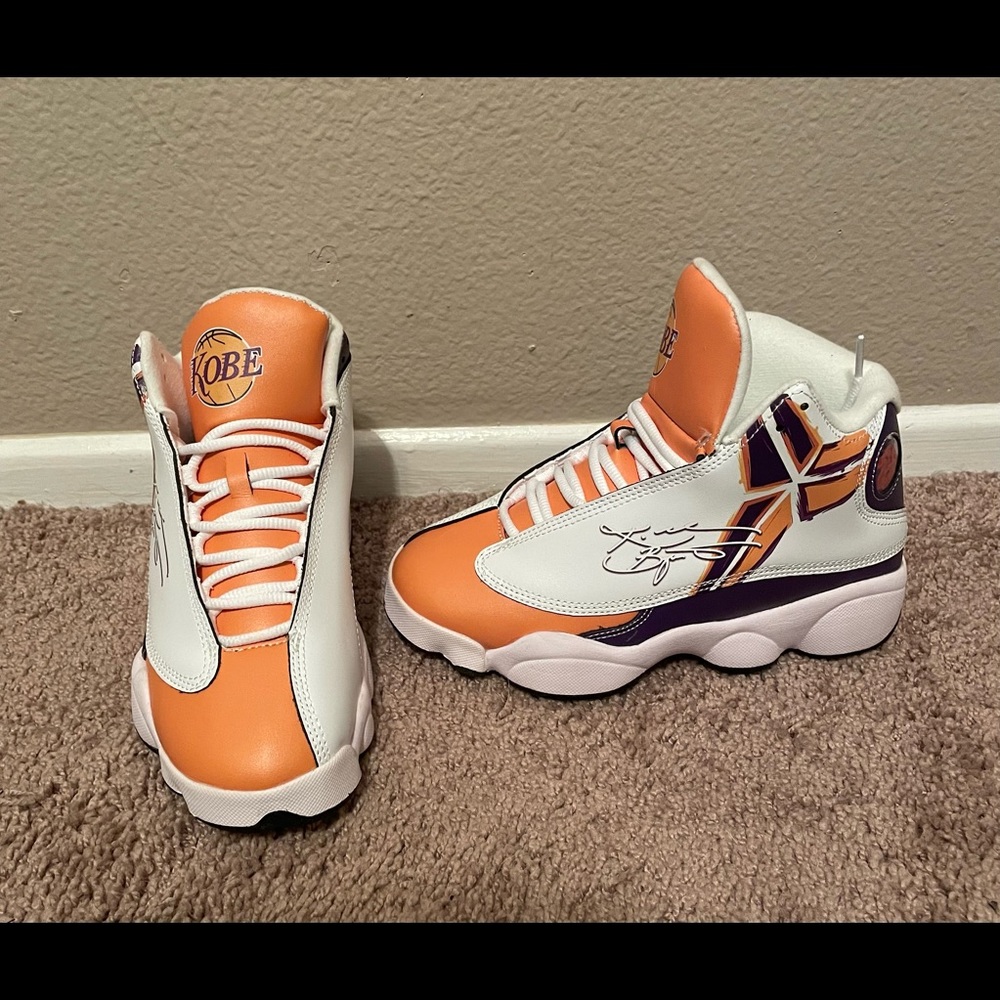 Boys Kobe Basketball Sneakers Size US 3M, US 5W, EU 35.